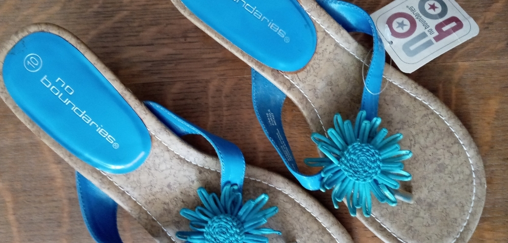 No Boundaries sandals - size 10